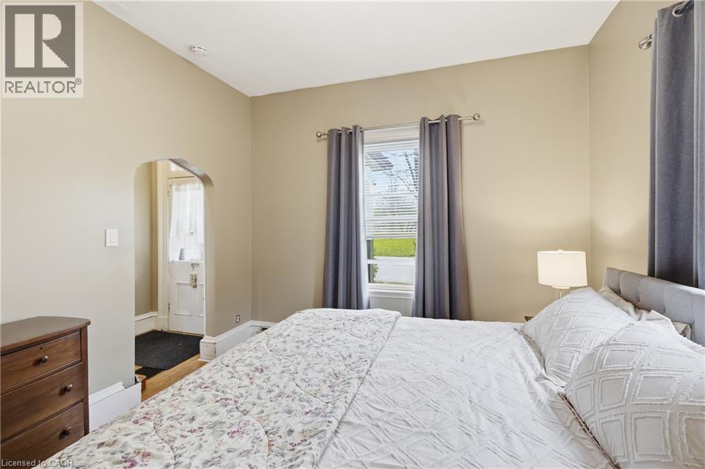 114 GRAND Avenue S - 7