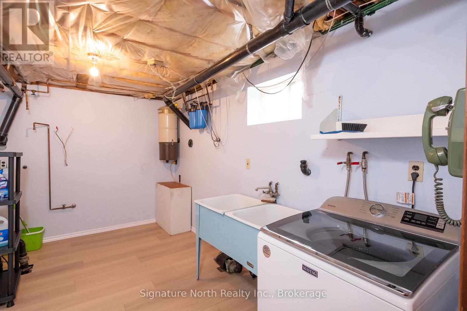 1770 ROSSLYN ROAD - 37