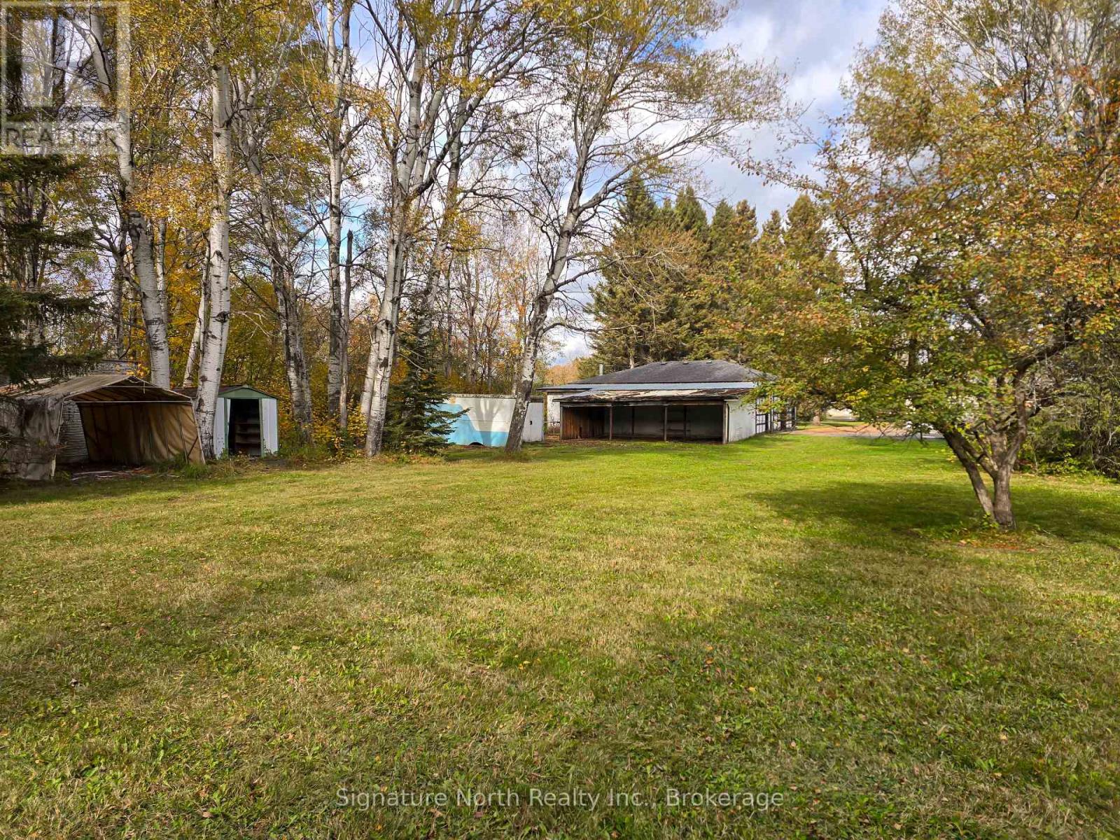 1770 ROSSLYN ROAD - 43