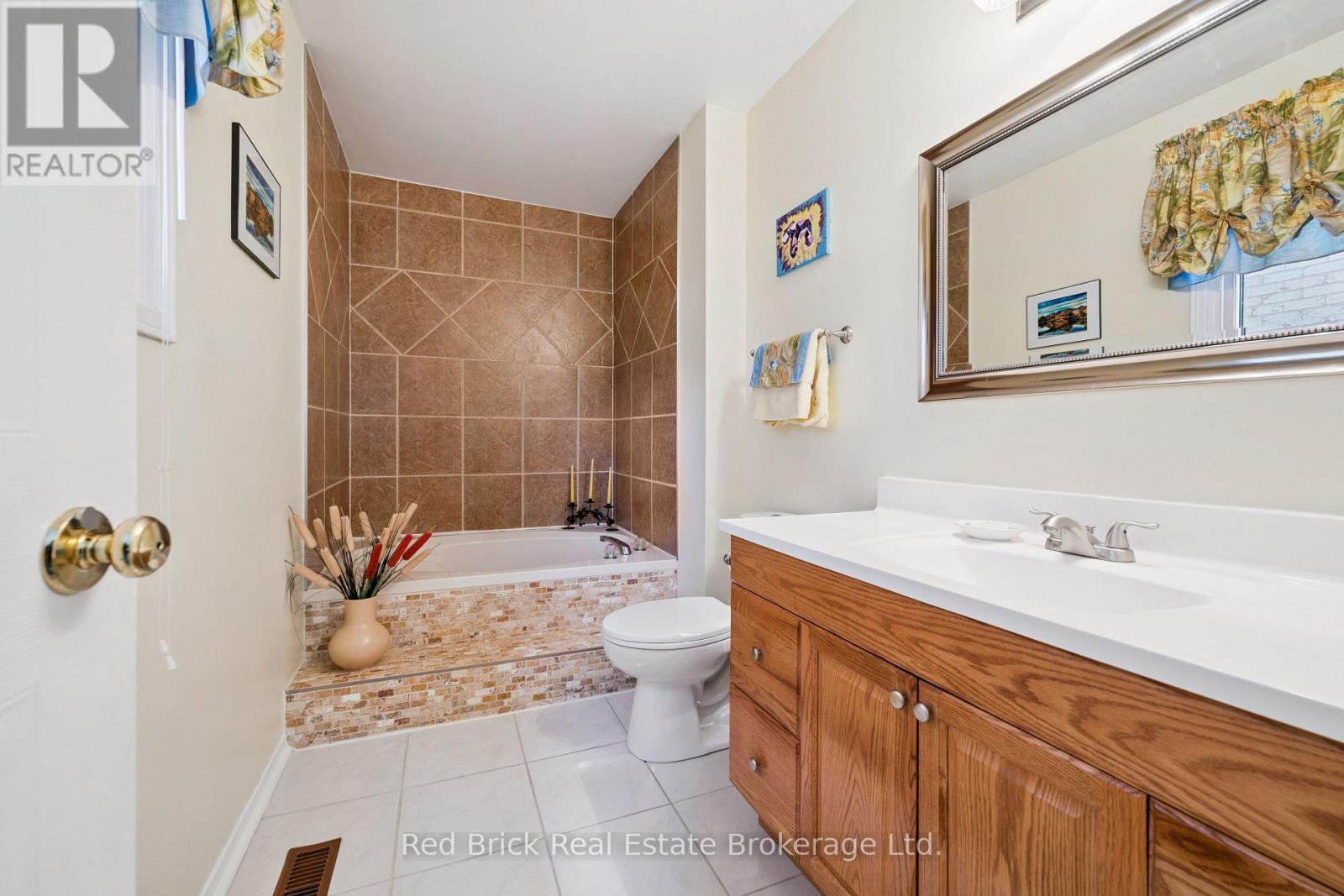 744 WOODHILL DRIVE - Image 28