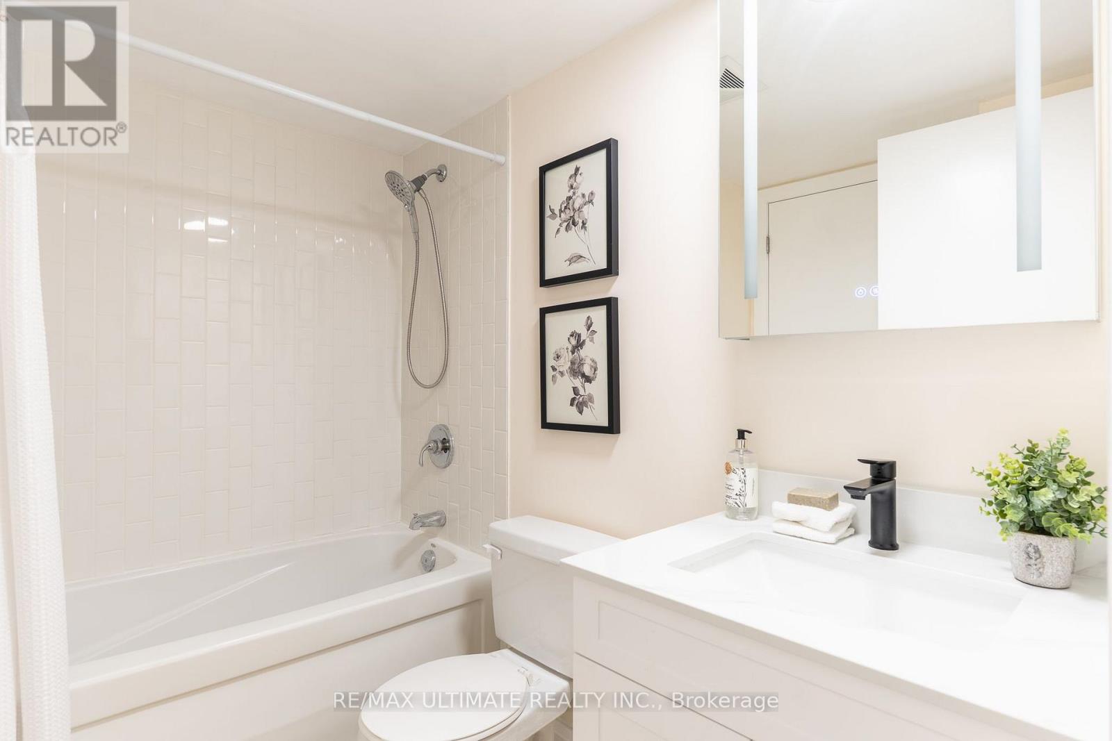 #627 111 ELIZABETH STREET - 27