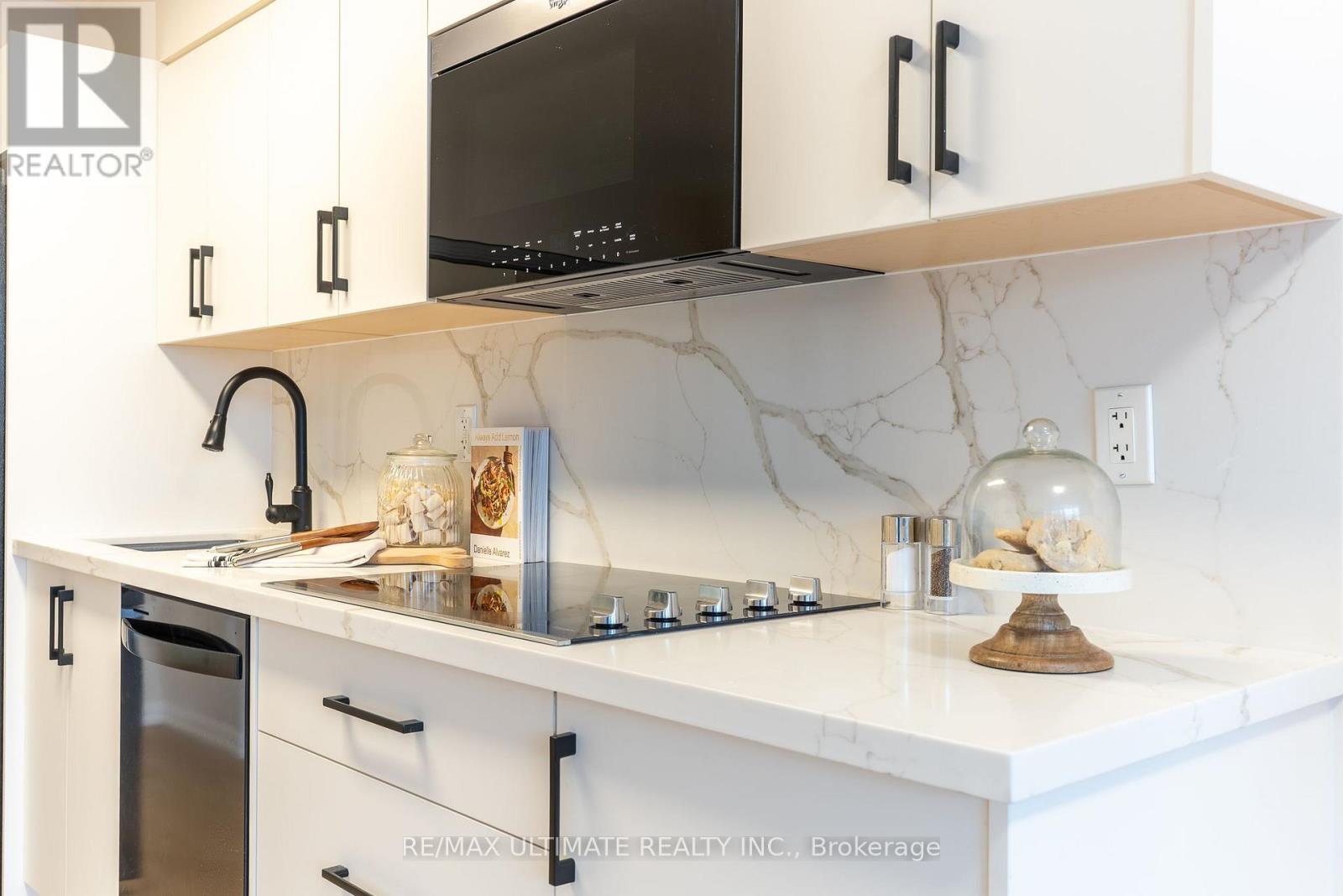 627- 111 Elizabeth Street, Toronto, ON photo 8