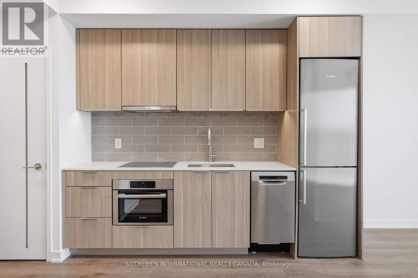 88 Bathurst Street — photo 10
