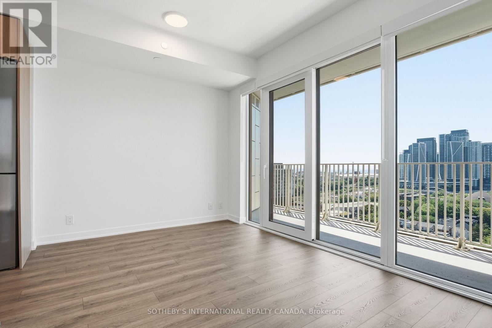 88 Bathurst Street — photo 14