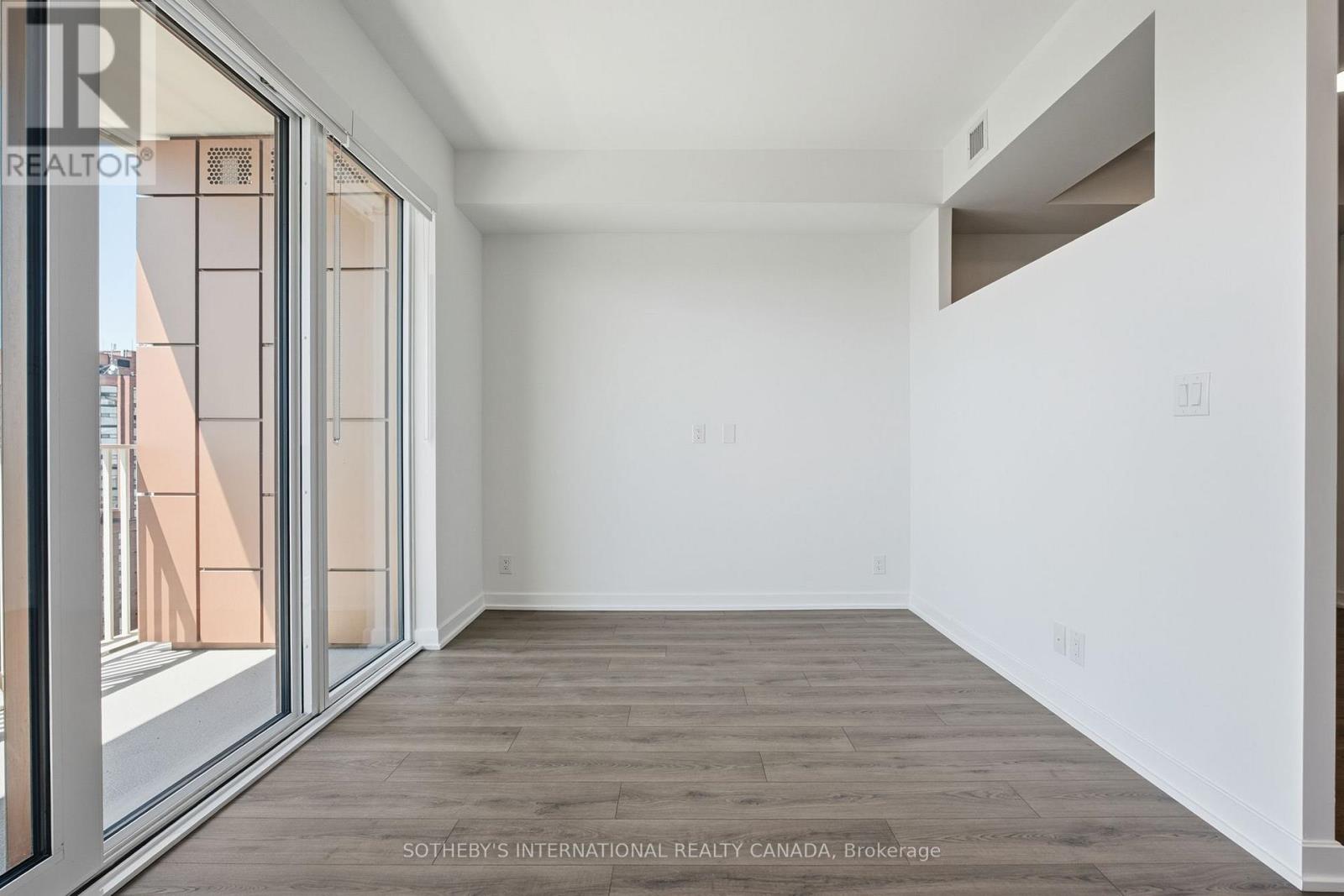 88 Bathurst Street — photo 15