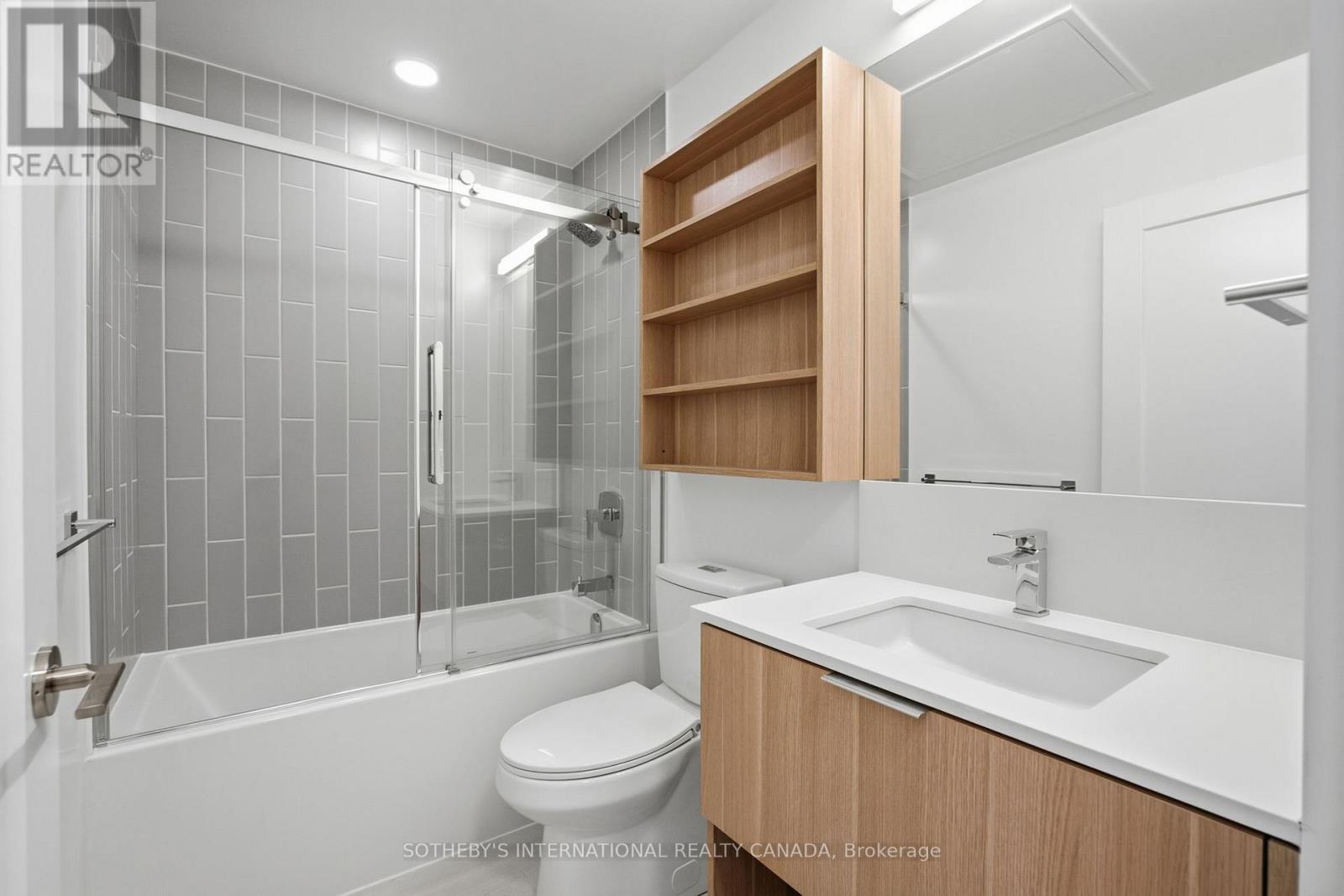88 Bathurst Street — photo 17