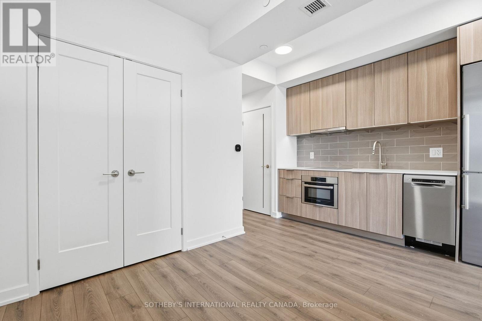 88 Bathurst Street — photo 8