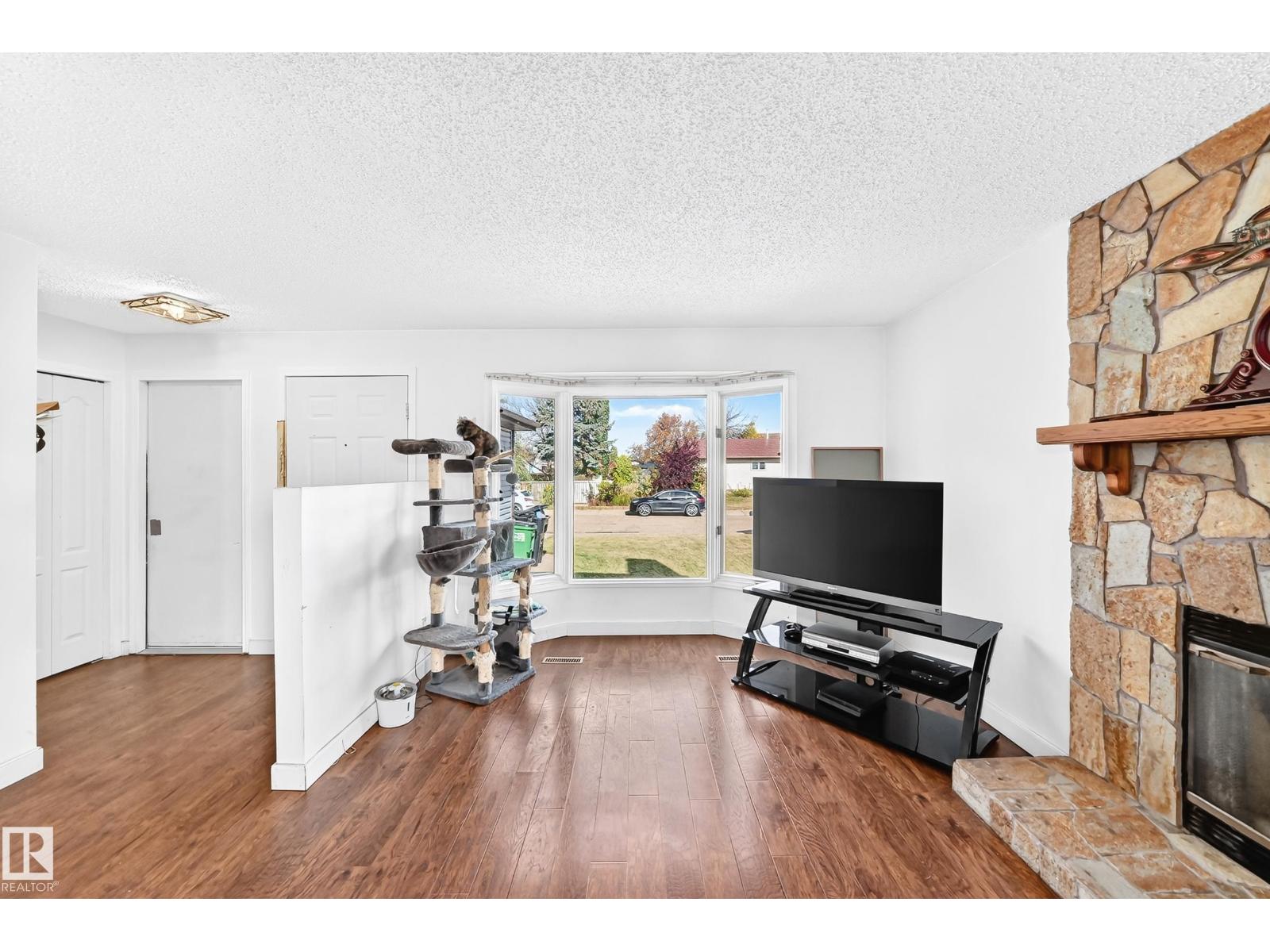 2415 145 Avenue NW, Fraser — photo 17 of 30: Property photo
