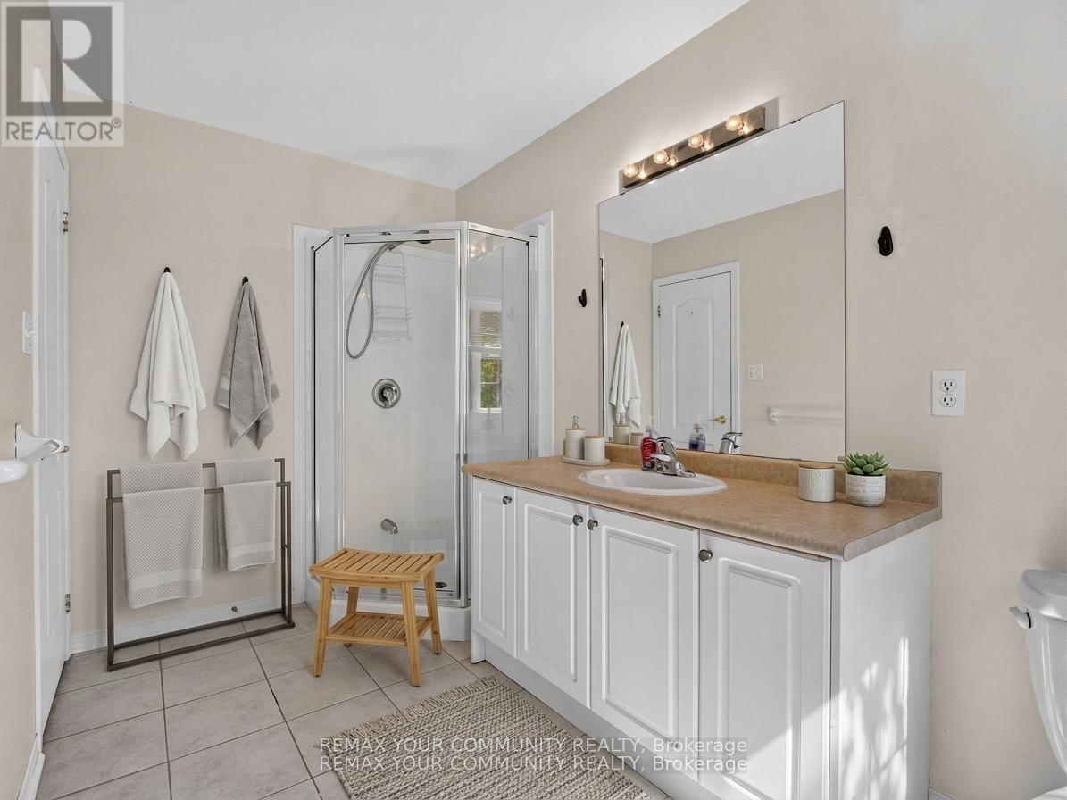 265 Sprucewood Crescent, Clarington, ON photo 10