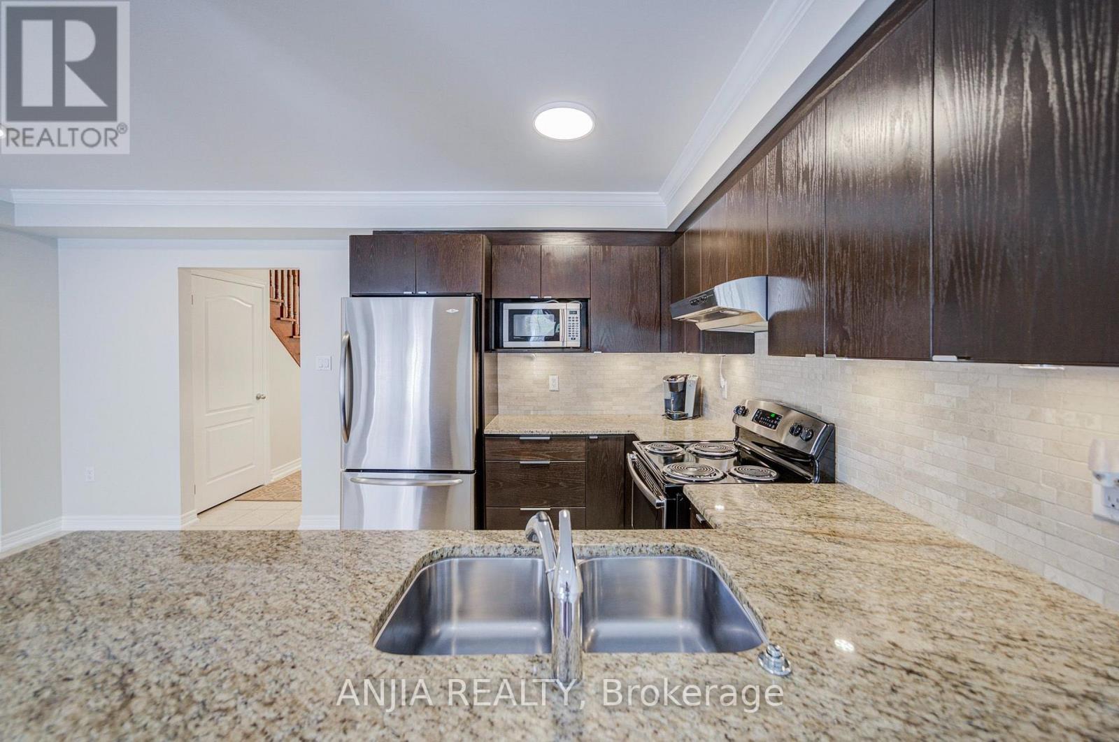 6 Expedition Crescent, Whitchurch-Stouffville, ON photo 13