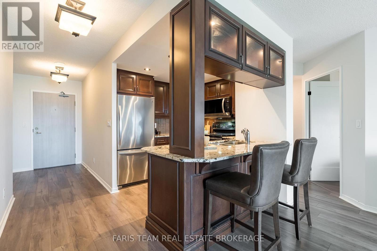 1508- 150 Dunlop Street East, Barrie, ON photo 3