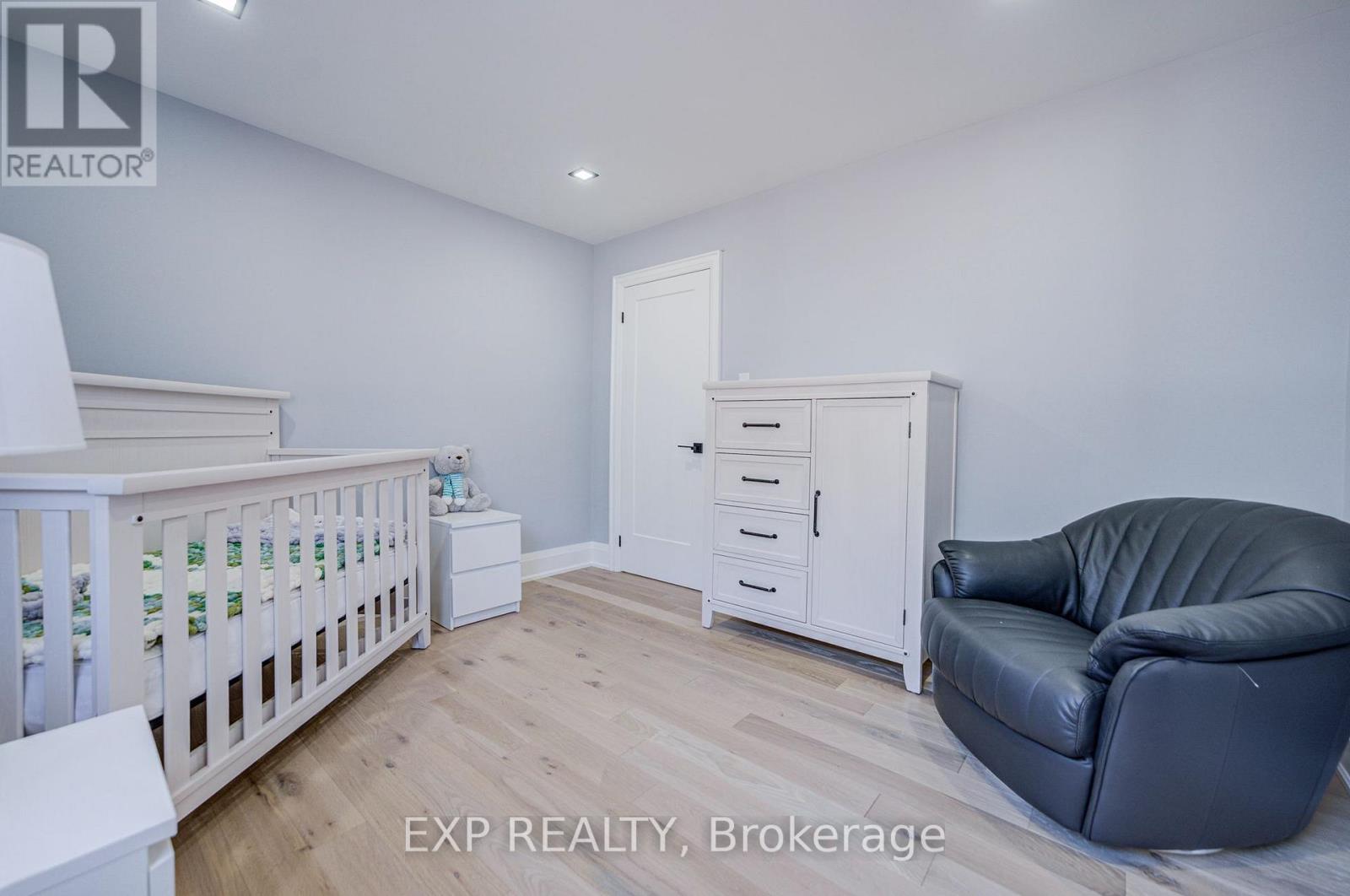 779 MCLAREN STREET - 33