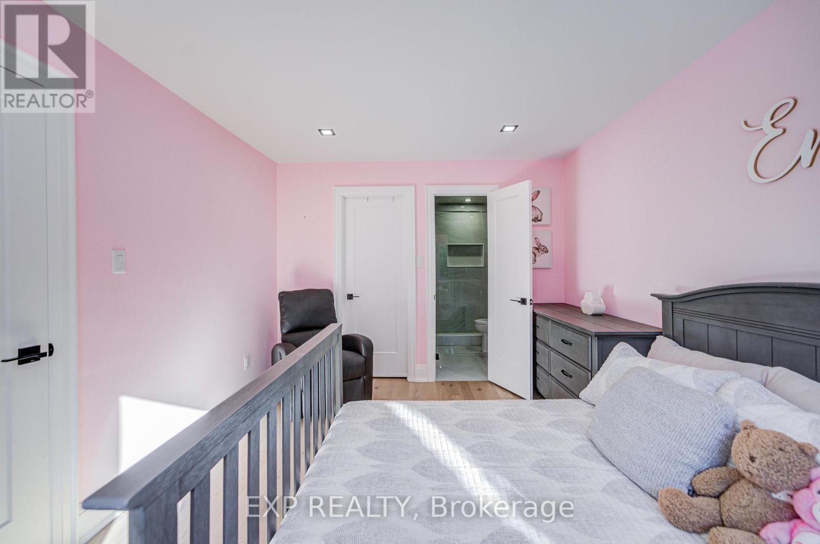 779 Mclaren Street, Newmarket, ON photo 43
