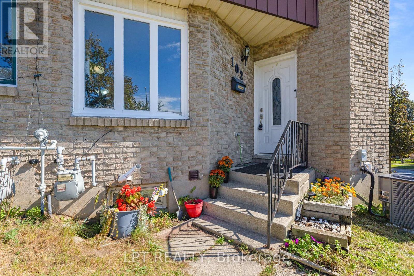 102 The Country Way, Kitchener, ON photo 5