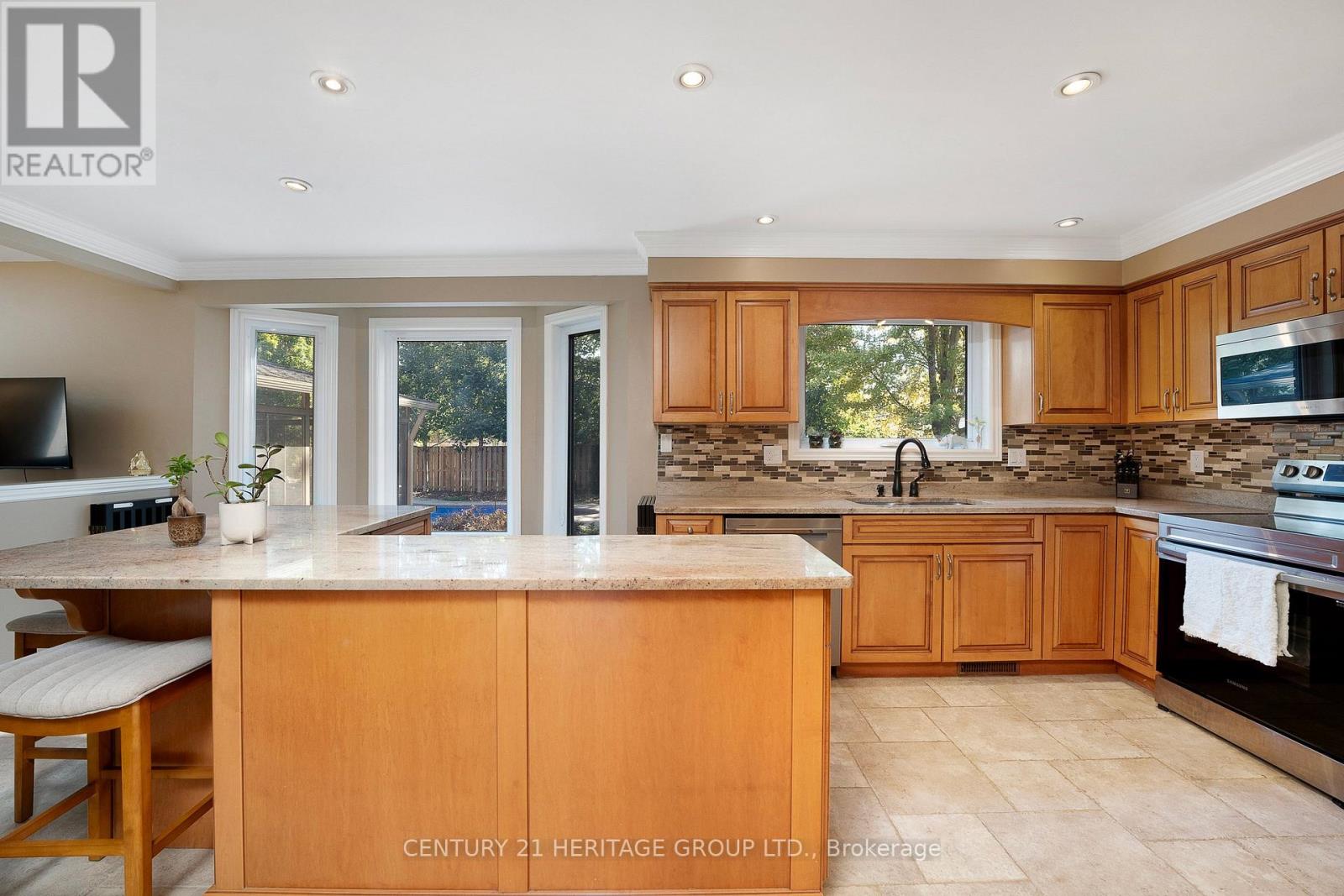 121 South Riverview Drive, Amherstburg, ON photo 16