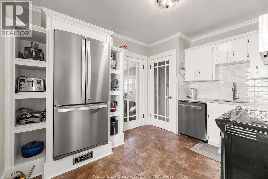 1248 GLADSTONE AVENUE - 13