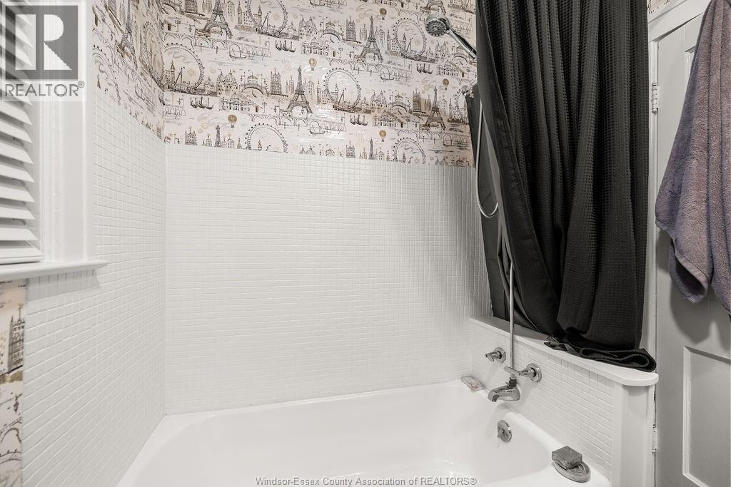 1248 GLADSTONE AVENUE - 20