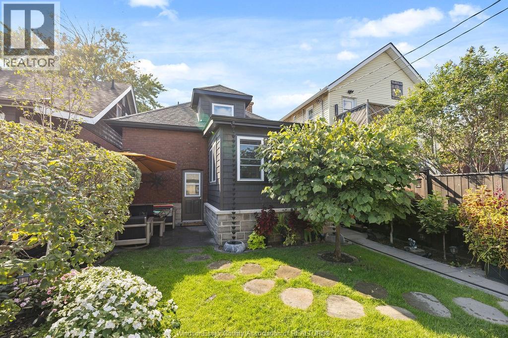 1248 GLADSTONE AVENUE - 31