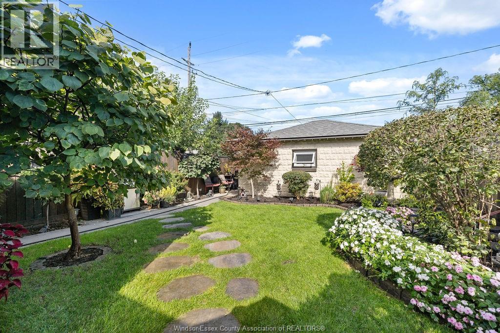 1248 GLADSTONE AVENUE - 33