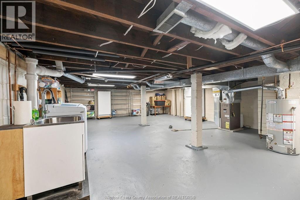 1248 GLADSTONE AVENUE - 26