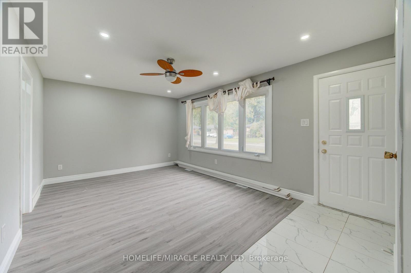 104 Queenston Crescent — photo 15