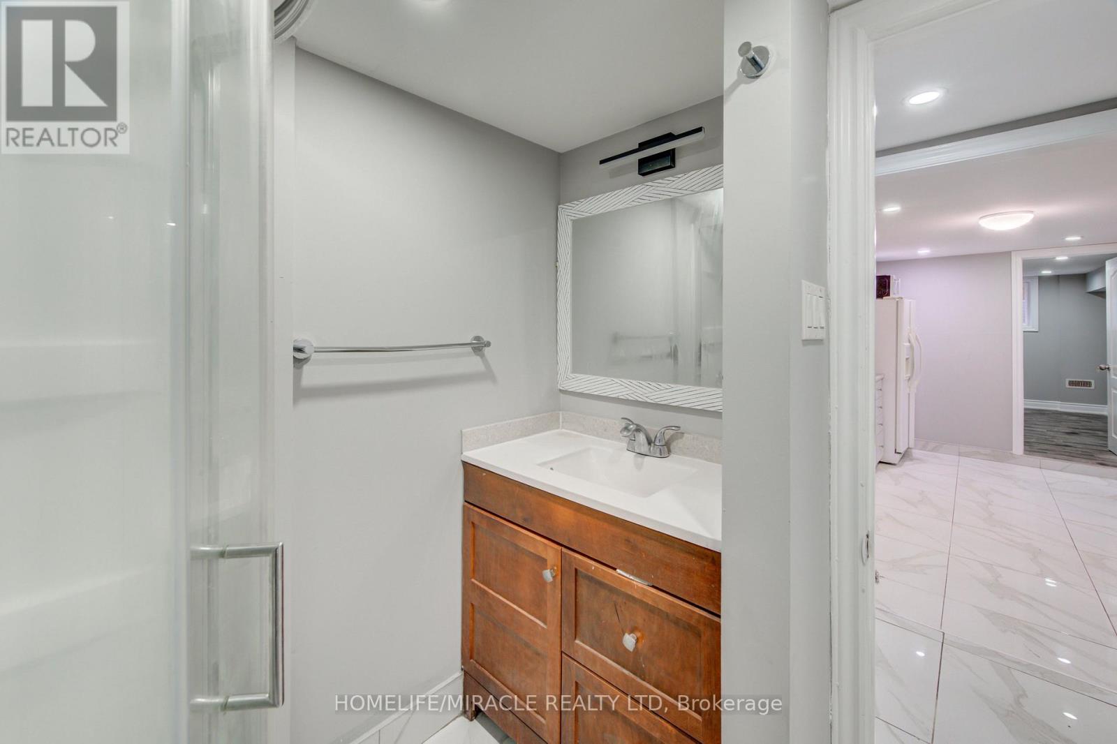 104 Queenston Crescent — photo 34