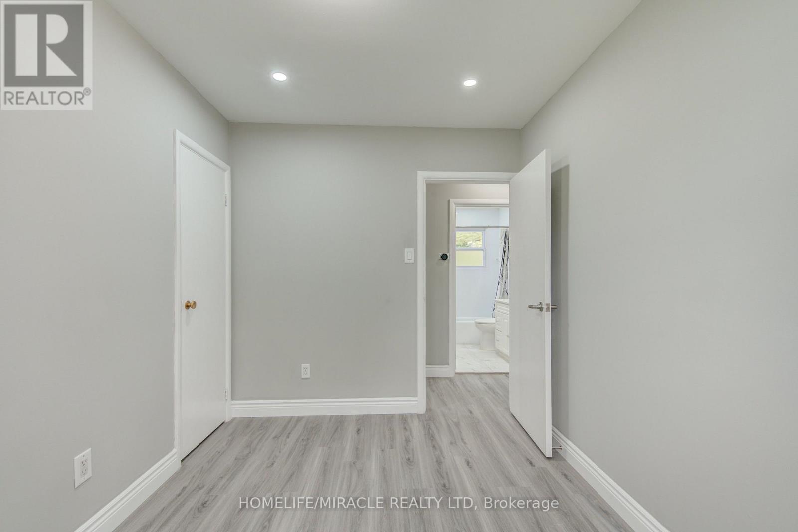 104 Queenston Crescent — photo 26