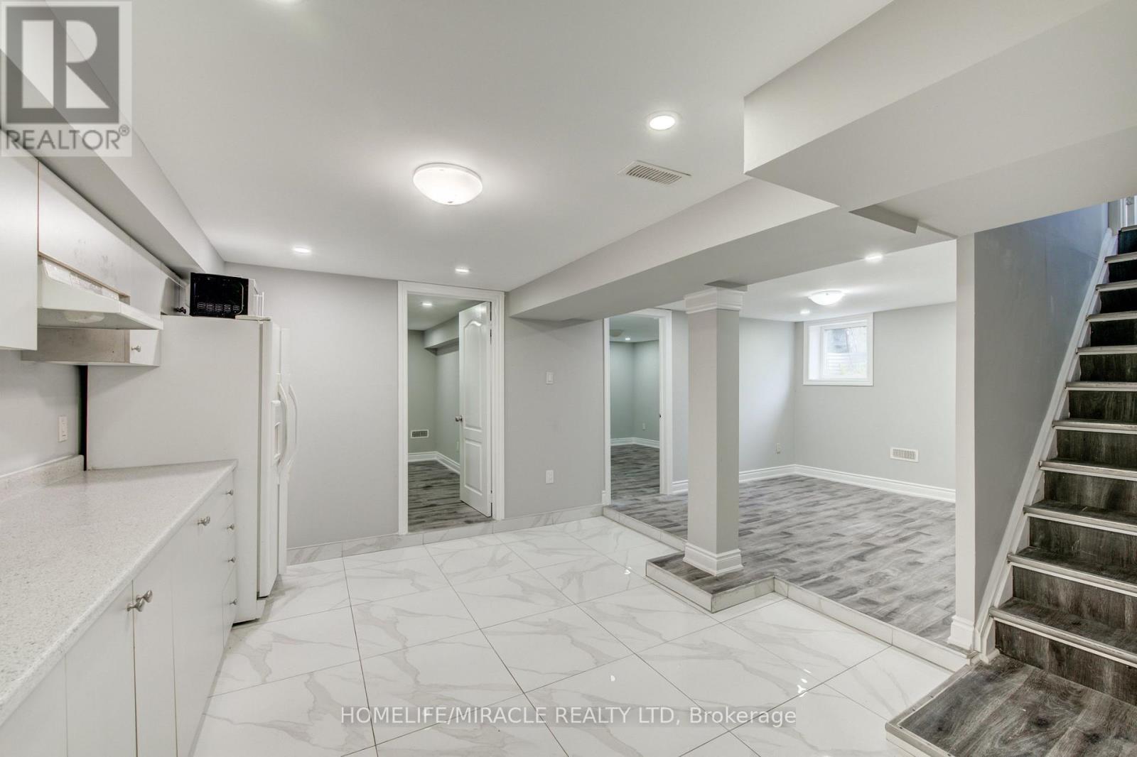104 Queenston Crescent — photo 35