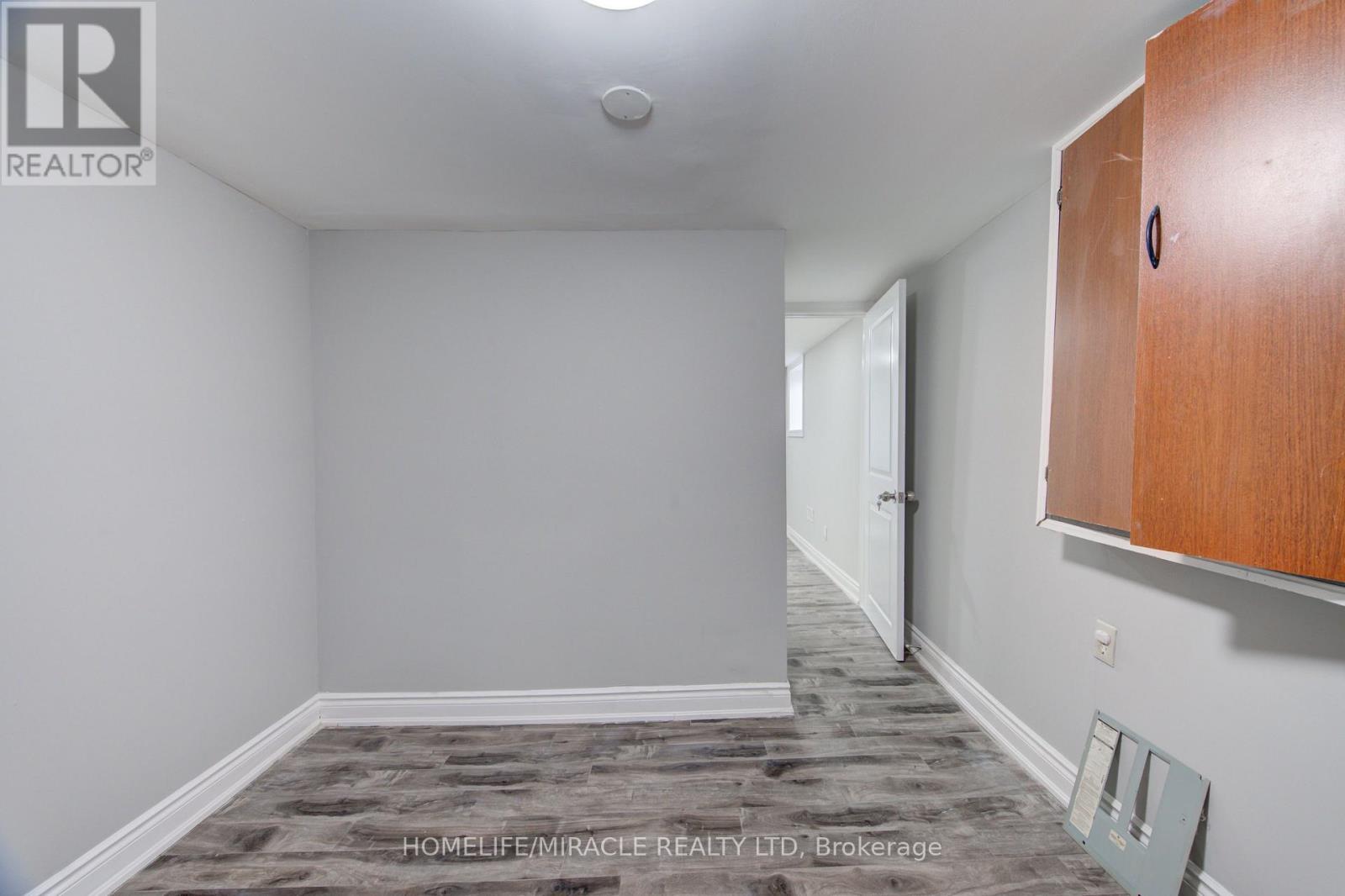 104 Queenston Crescent — photo 41
