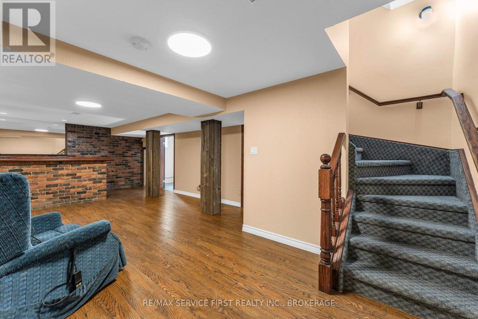 363 WATERLOO DRIVE - 19