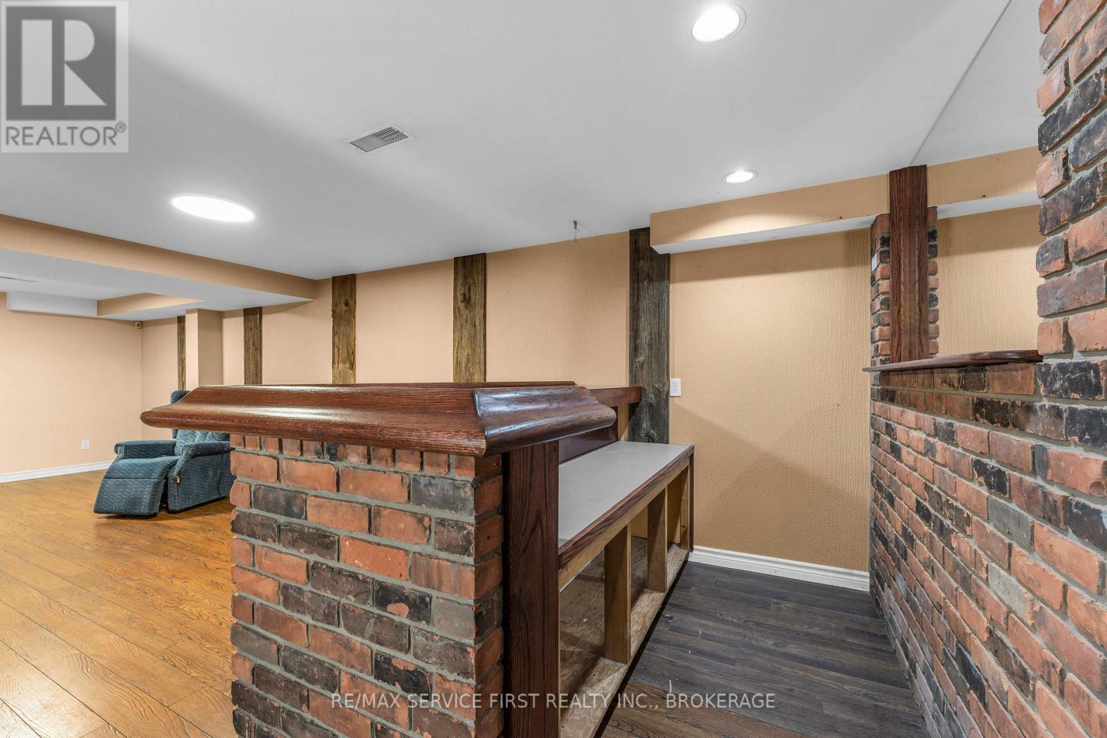 363 WATERLOO DRIVE - 22