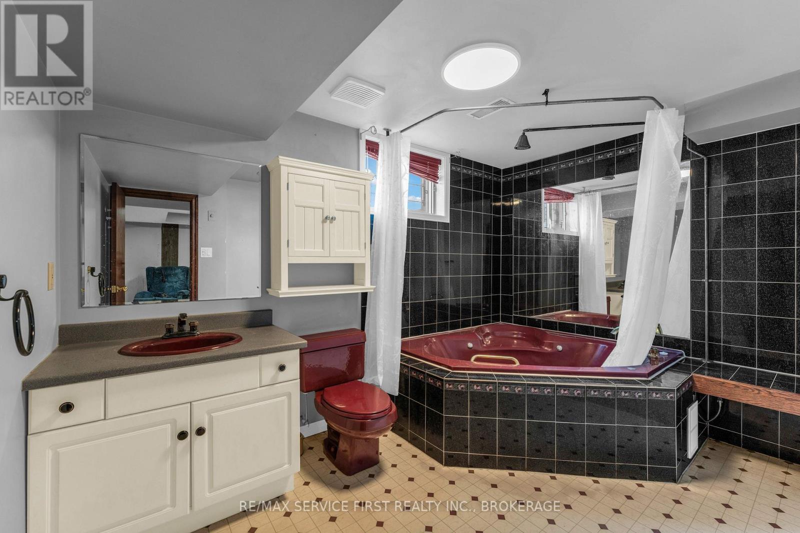 363 WATERLOO DRIVE - Image 25