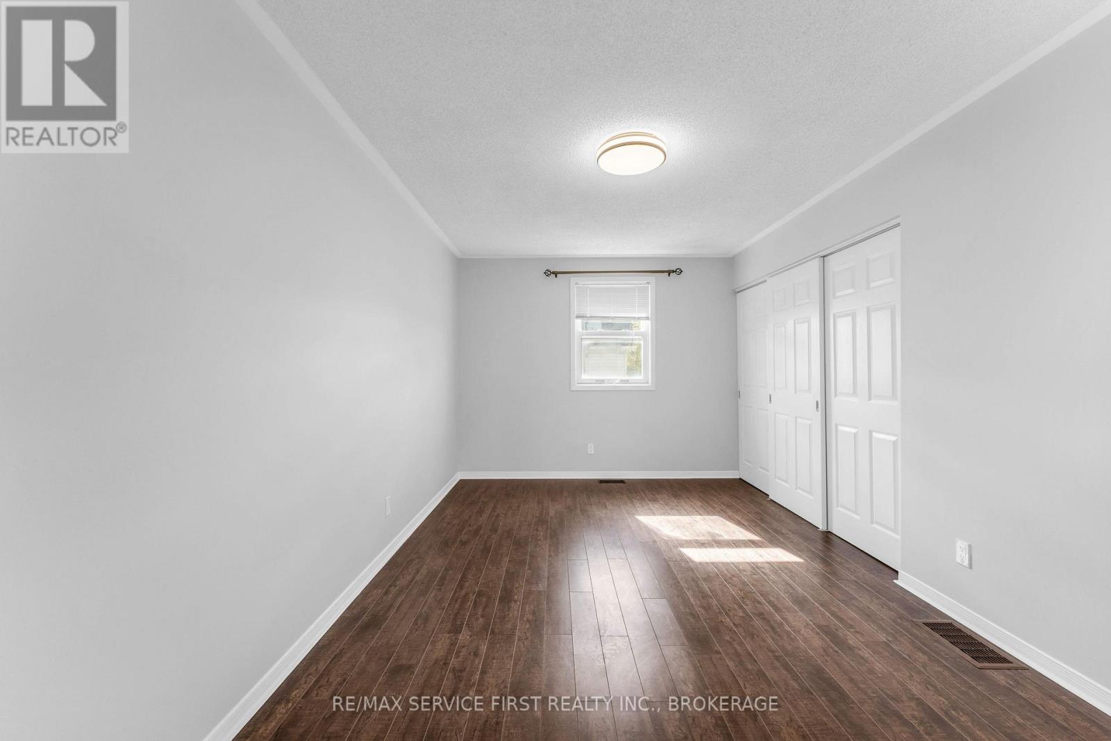 363 WATERLOO DRIVE - 32
