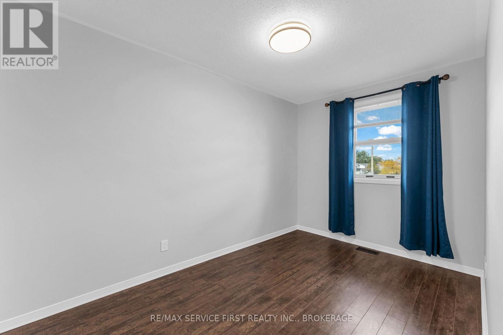 363 WATERLOO DRIVE - Image 35