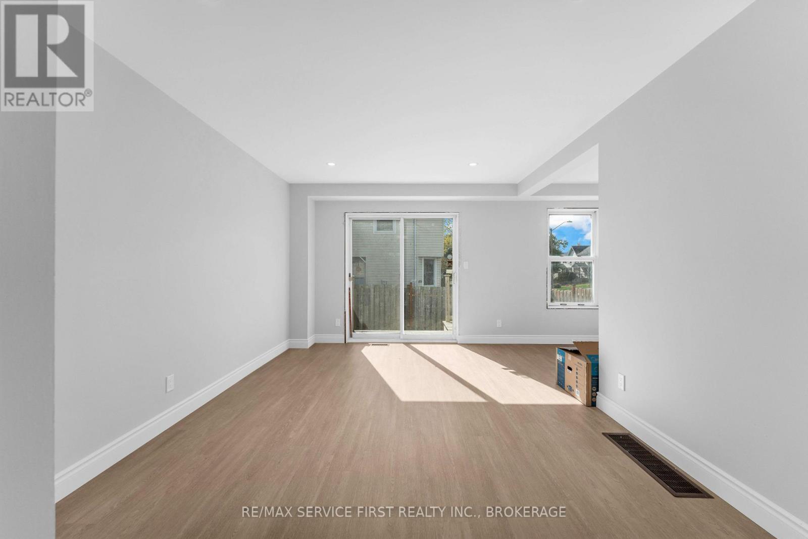 363 WATERLOO DRIVE - 9