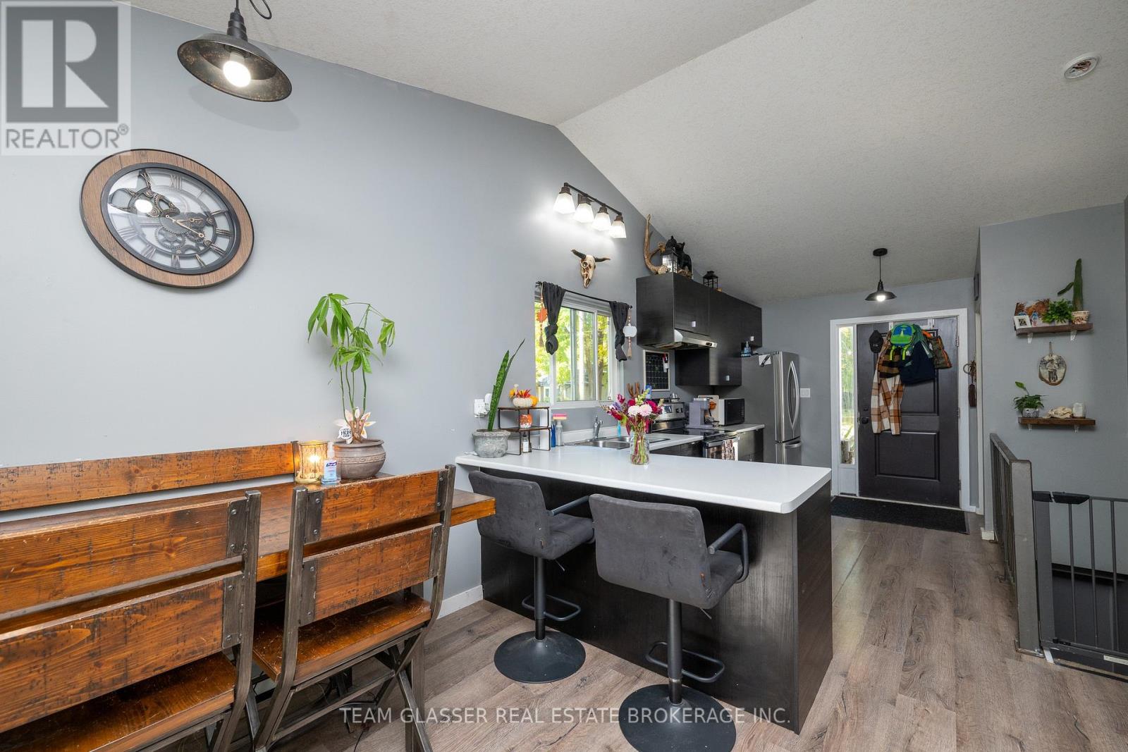 301 MAIN STREET - Image 13