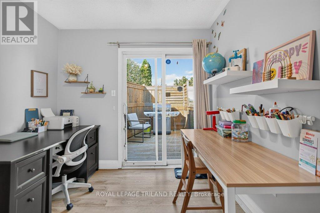 32 SANDERS COURT - 22