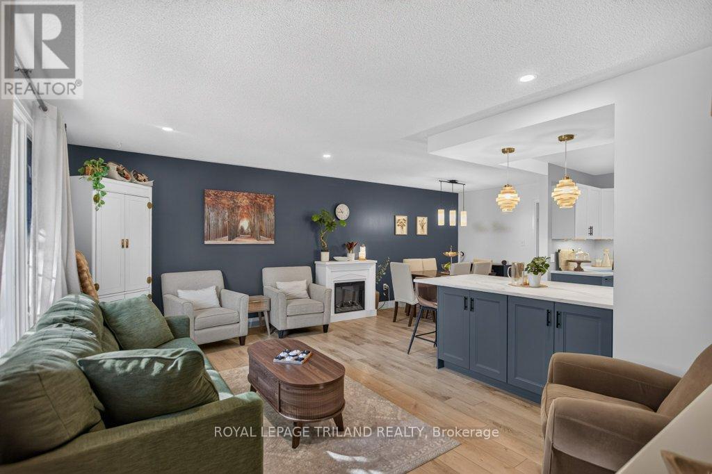 32 SANDERS COURT - 5