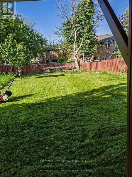 98 Carolbreen Square, Toronto, ON photo 8