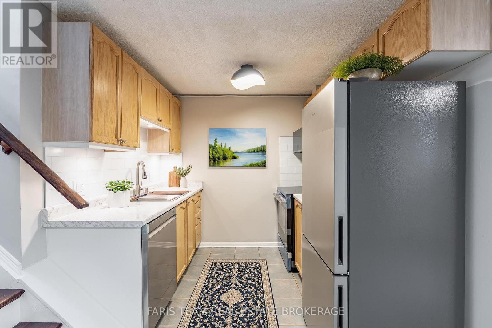 41 Seymour Crescent, Barrie, ON photo 4