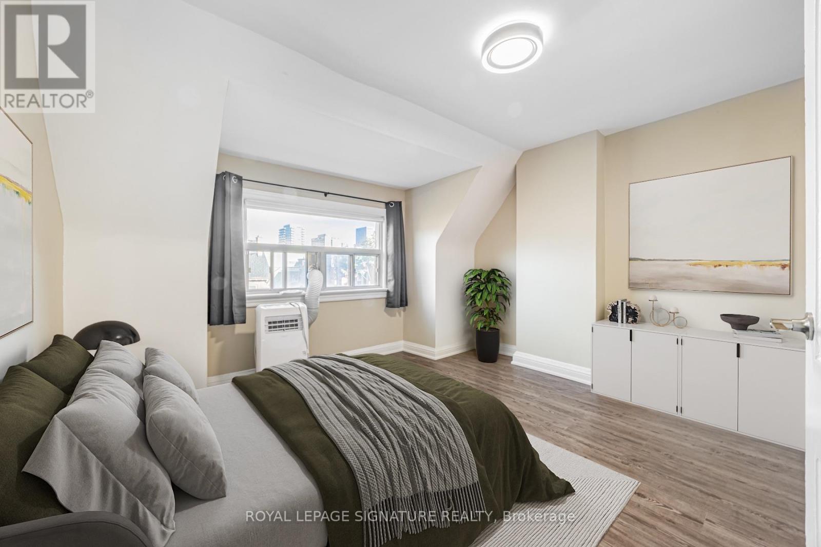 14 Howland Avenue — photo 12
