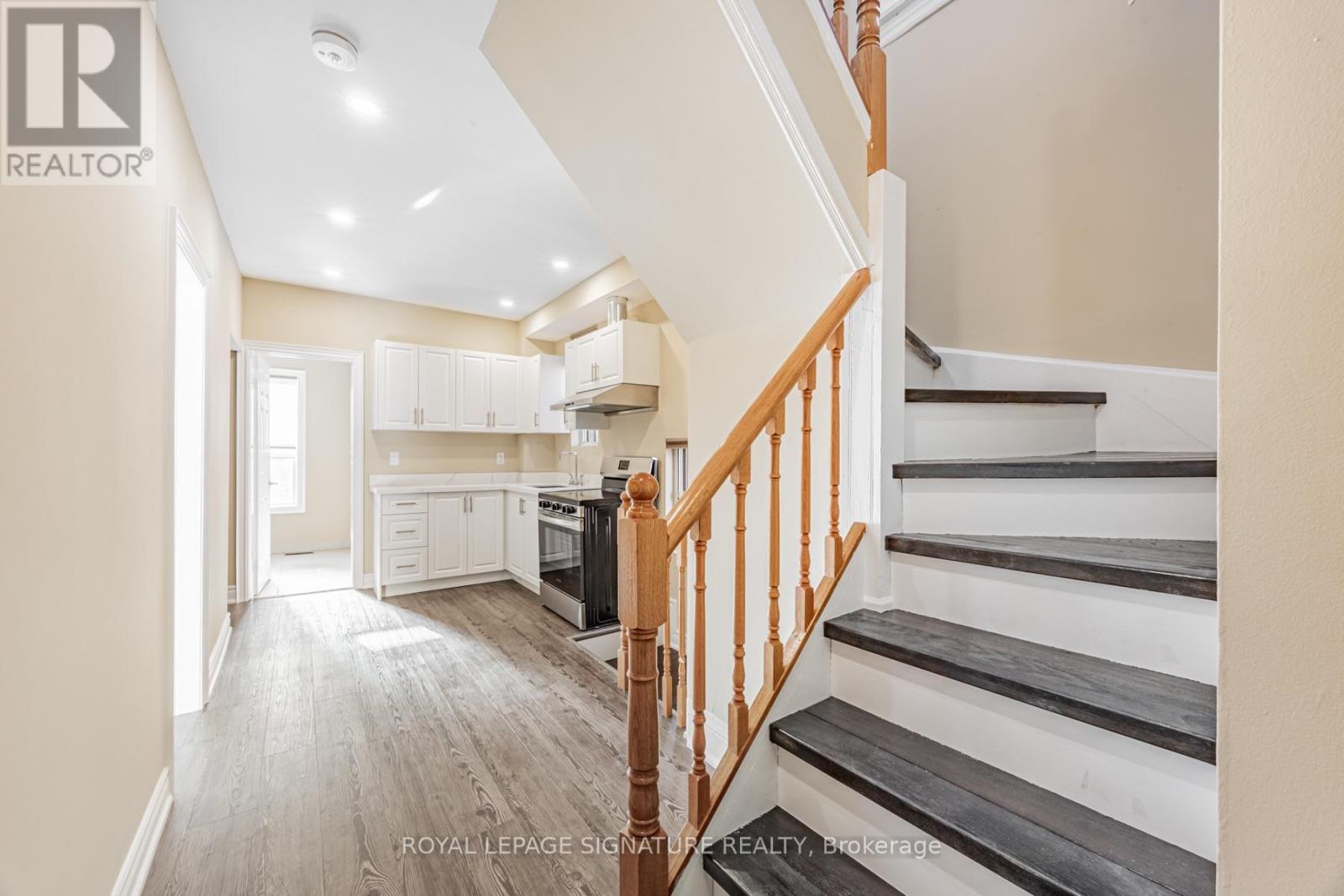 14 Howland Avenue — photo 10