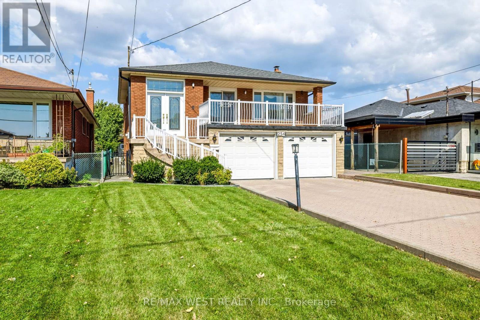 254 Maple Leaf Drive, Toronto, ON photo 1