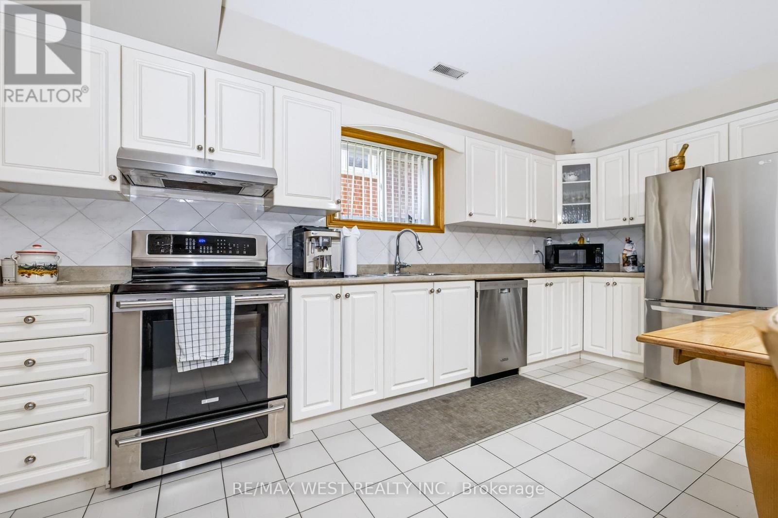 254 MAPLE LEAF DRIVE - 10