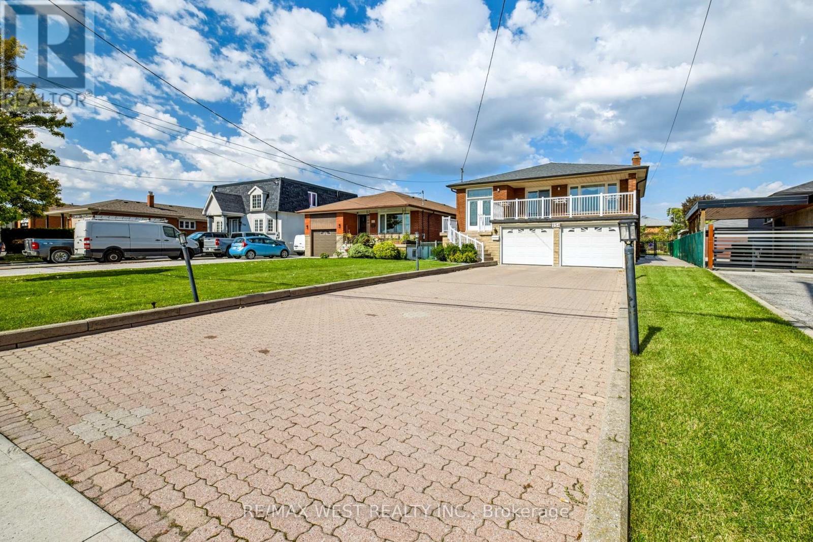 254 Maple Leaf Drive, Toronto, ON photo 2