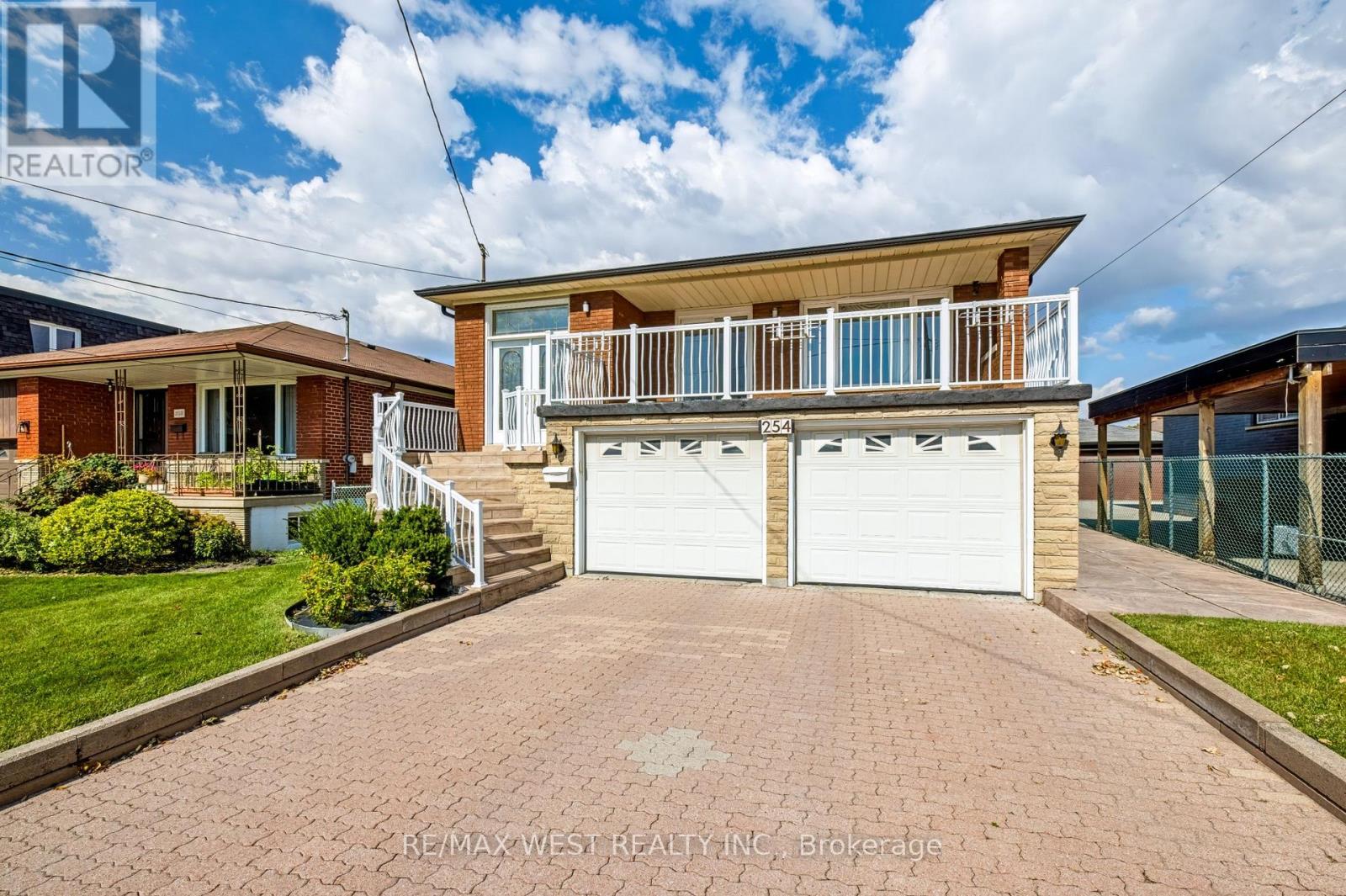 254 Maple Leaf Drive, Toronto, ON photo 3