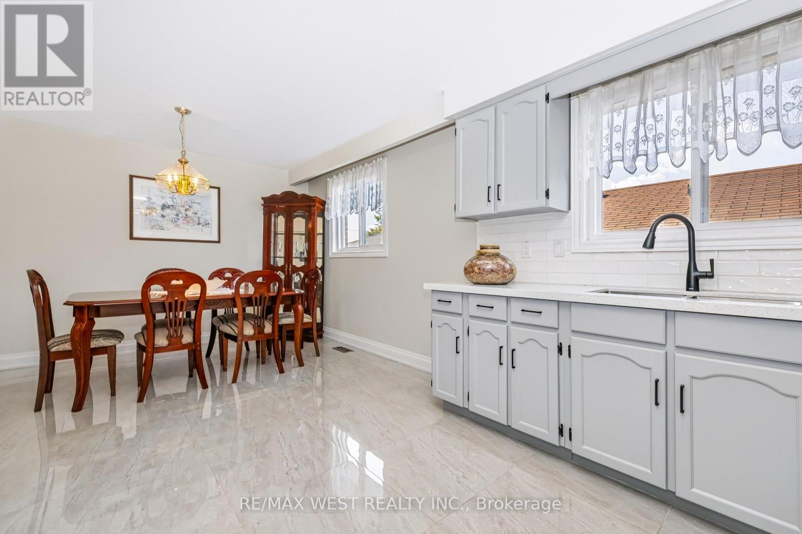 254 MAPLE LEAF DRIVE - 31