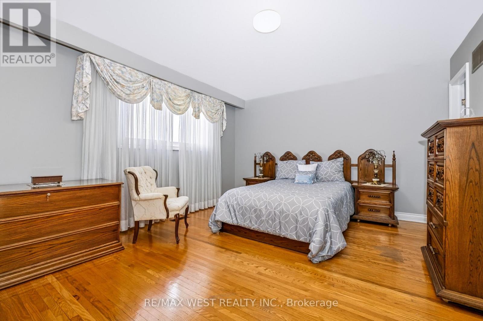 254 Maple Leaf Drive, Toronto, ON photo 32