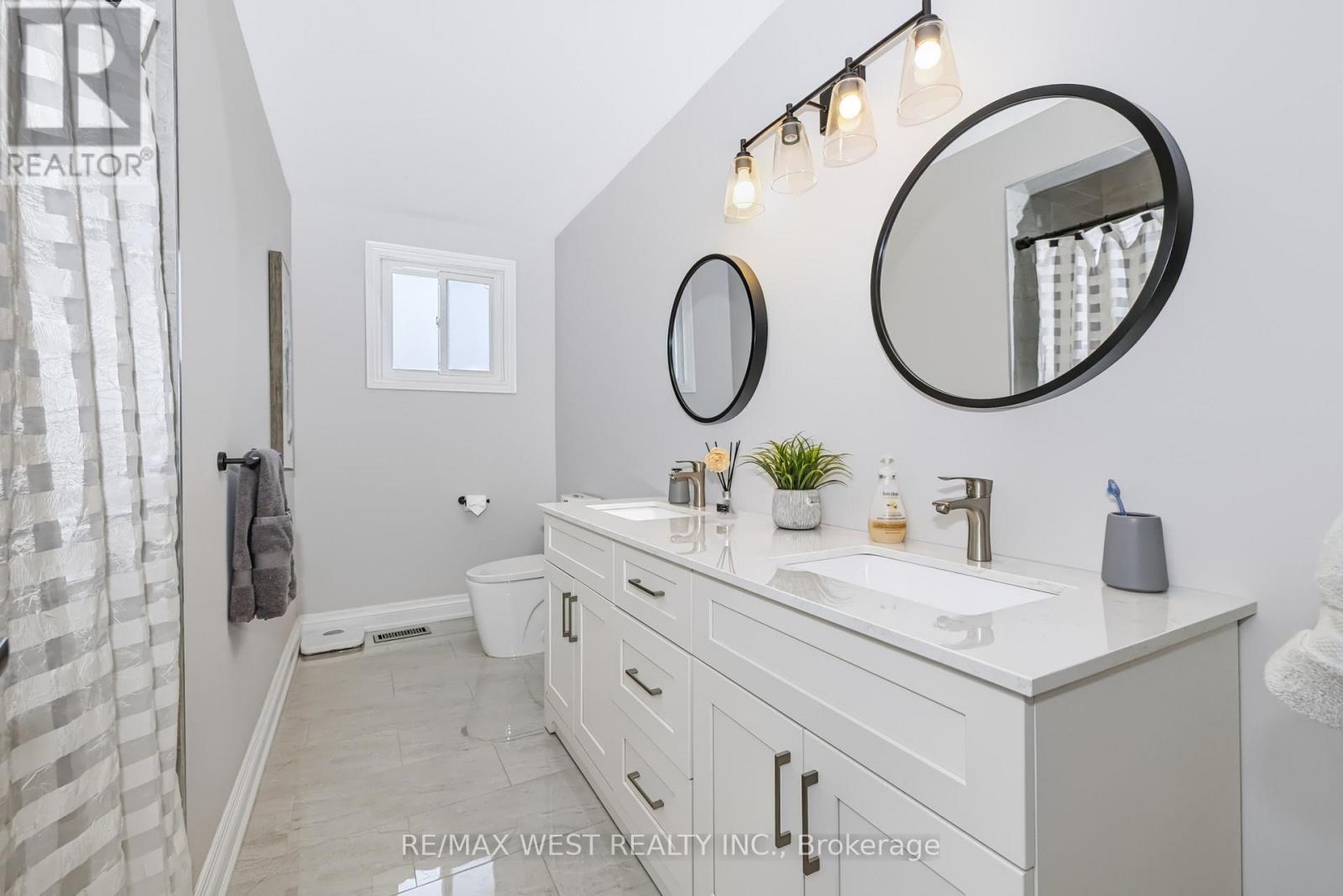 254 MAPLE LEAF DRIVE - 33