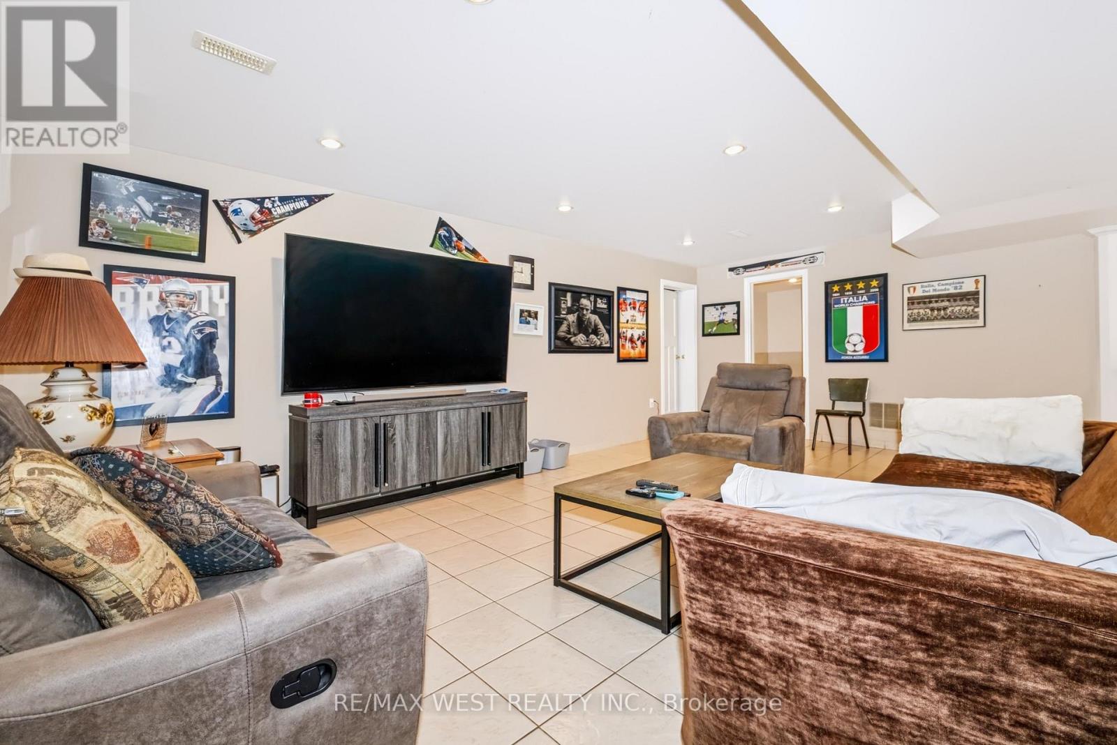 254 Maple Leaf Drive, Toronto, ON photo 39
